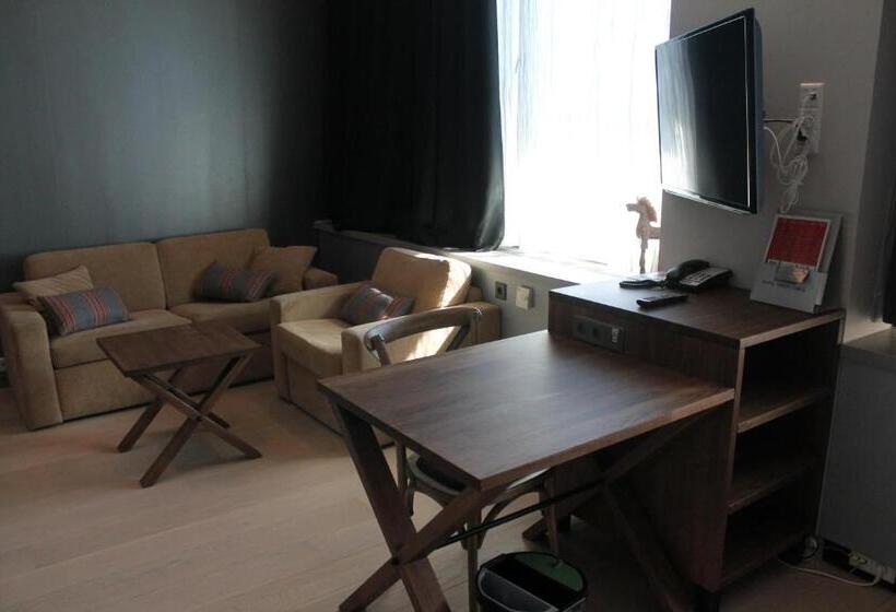 جناح جونيور, Santa S Hotel Santa Claus