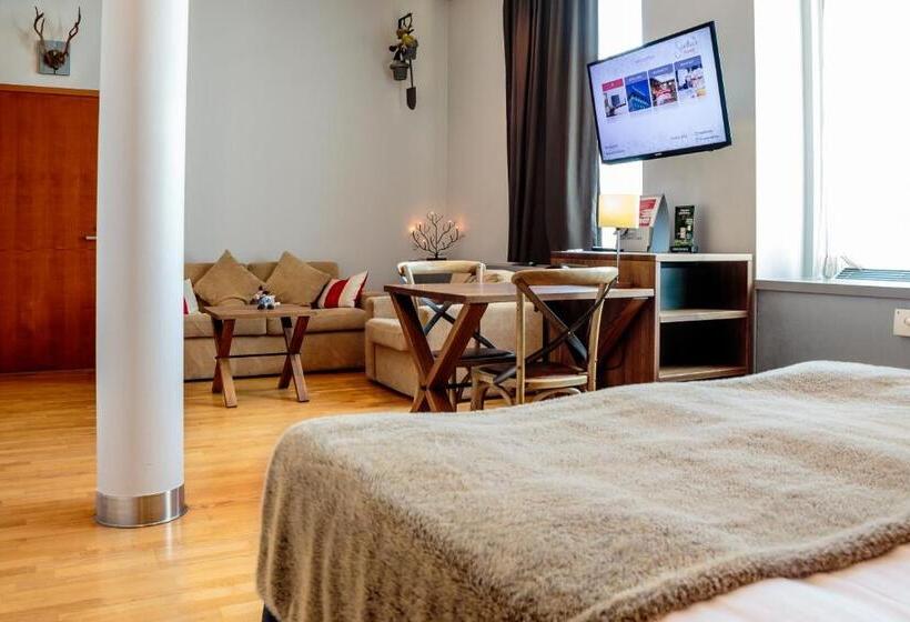 جناح جونيور, Santa S Hotel Santa Claus