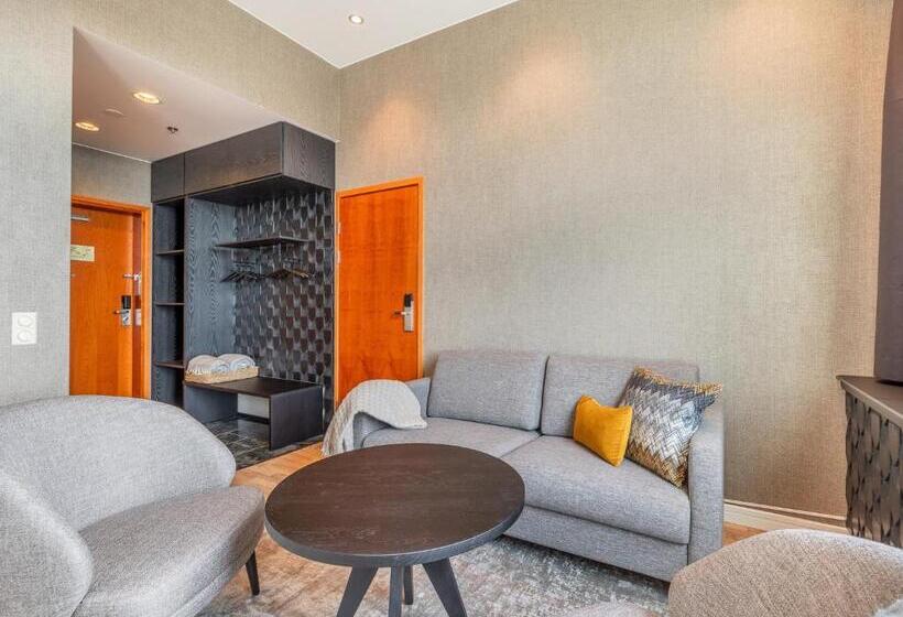 جناح جونيور, Santa S Hotel Santa Claus