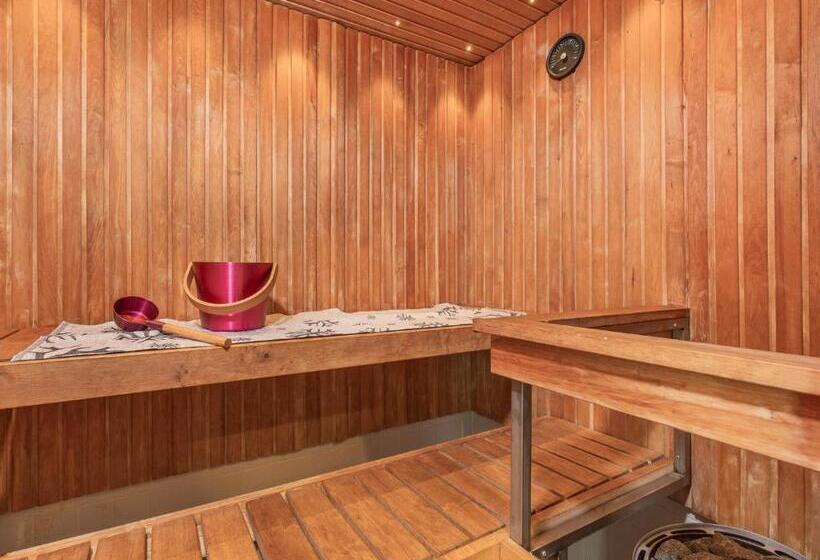 جناح جونيور, Santa S Hotel Santa Claus