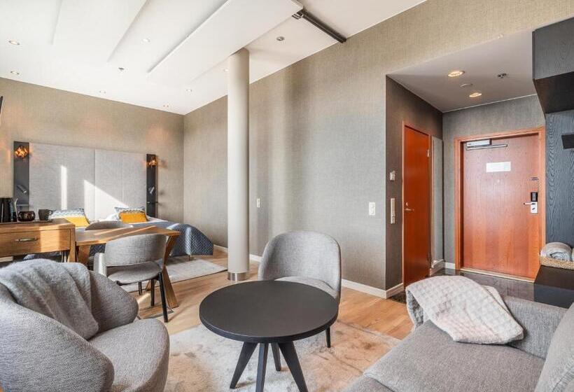 جناح جونيور, Santa S Hotel Santa Claus