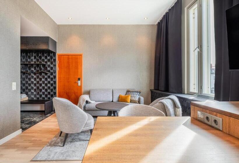 جناح جونيور, Santa S Hotel Santa Claus