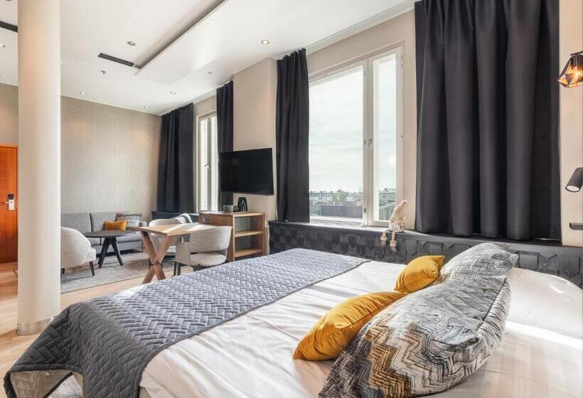 جناح جونيور, Santa S Hotel Santa Claus