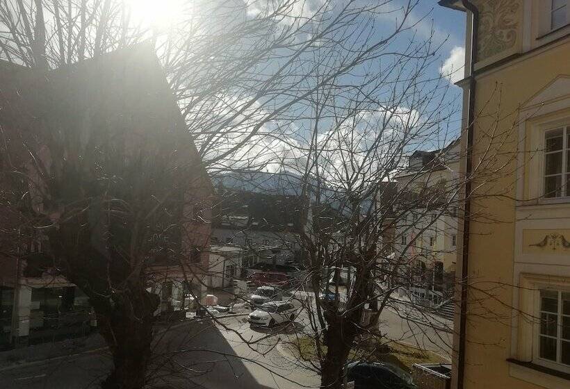 اتاق راحتی, Schlosskrone