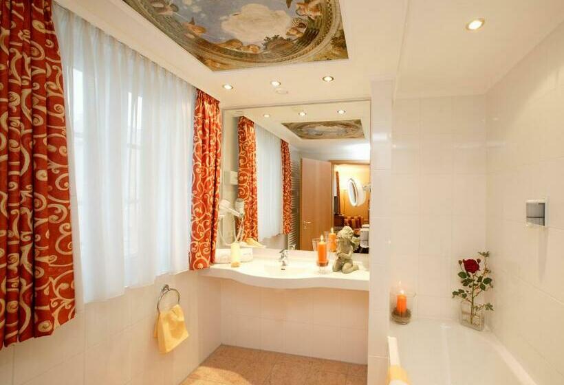 اتاق سوپریور, Schlosskrone