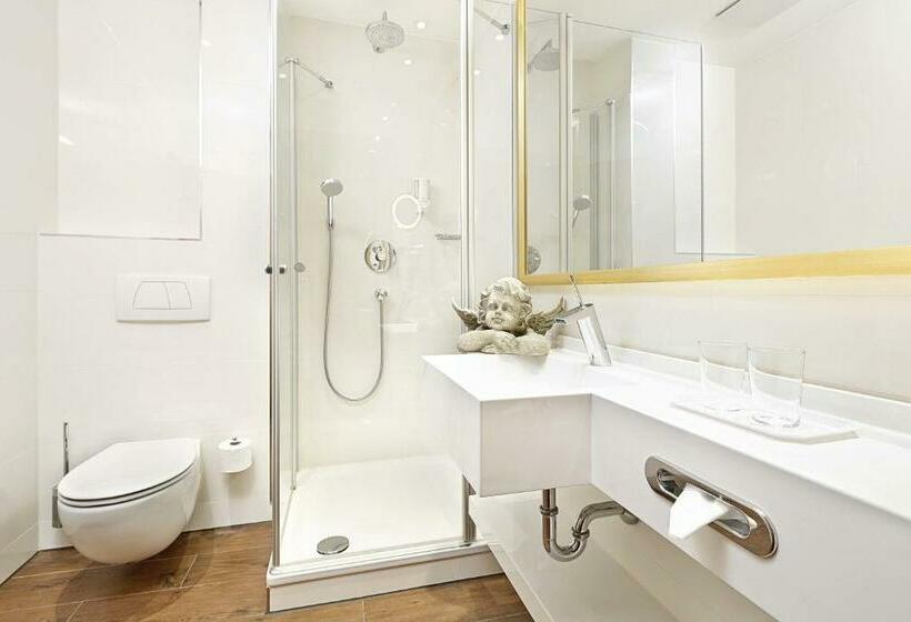 اتاق سوپریور, Schlosskrone