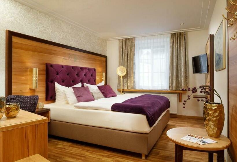 اتاق سوپریور, Schlosskrone