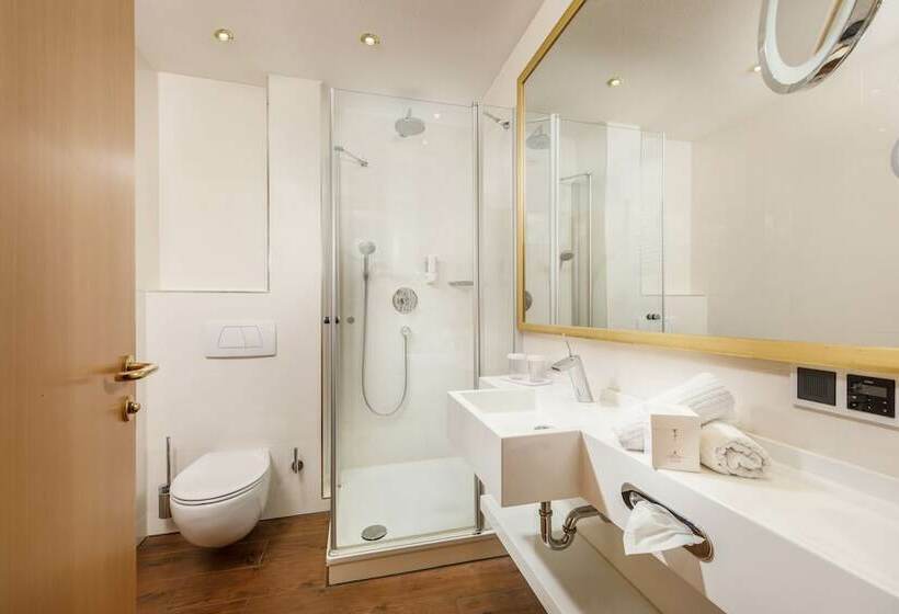 اتاق سوپریور, Schlosskrone