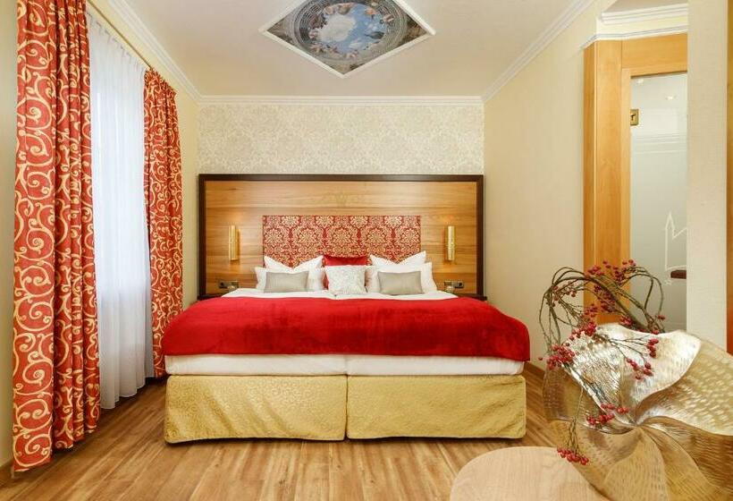 اتاق خانوادگی, Schlosskrone