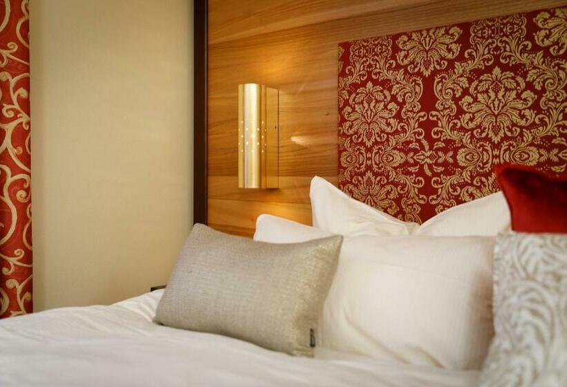 اتاق خانوادگی, Schlosskrone