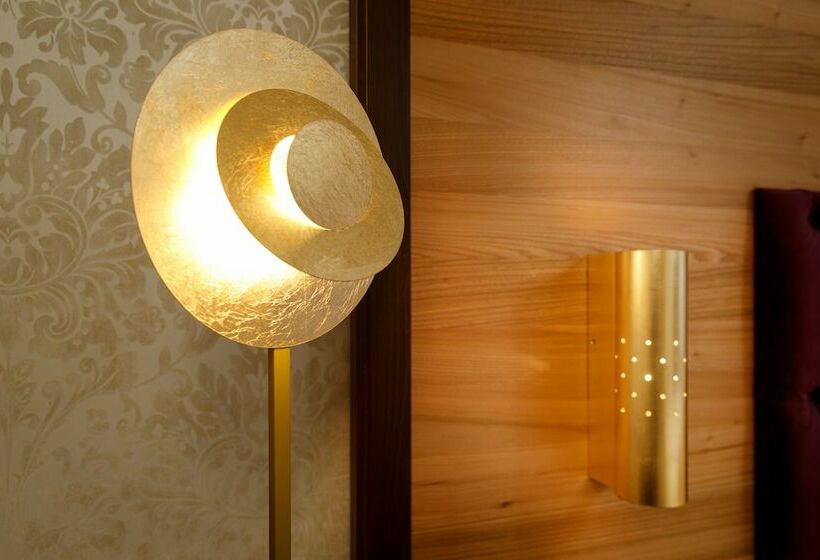 سوییت جونیور, Schlosskrone