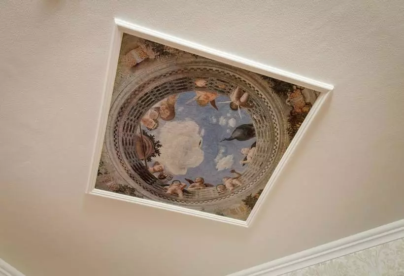 اتاق لوکس, Schlosskrone