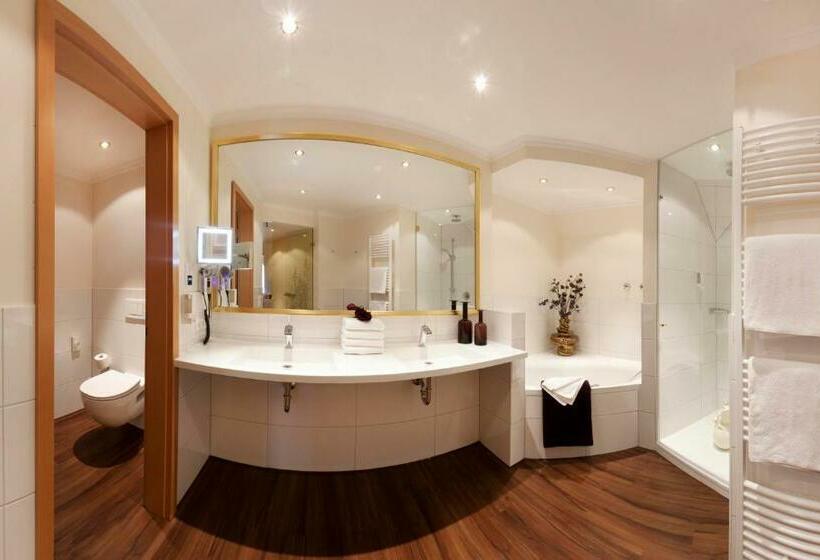 سوئیت رویال, Schlosskrone