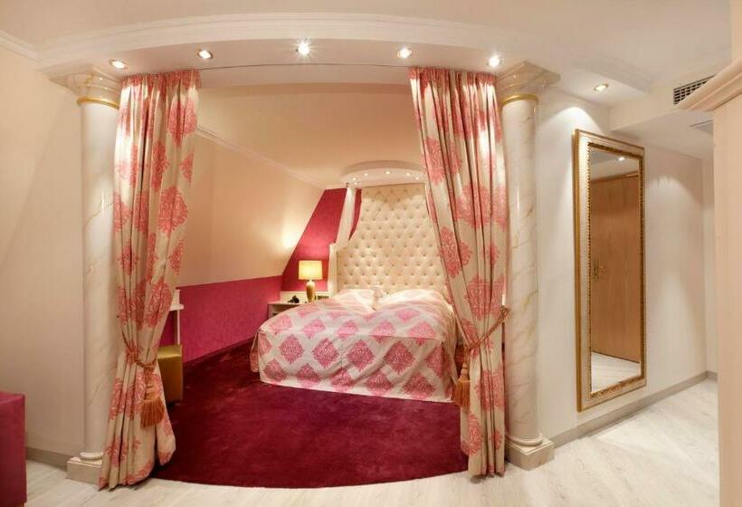 سوئیت با وان آب گرم, Schlosskrone