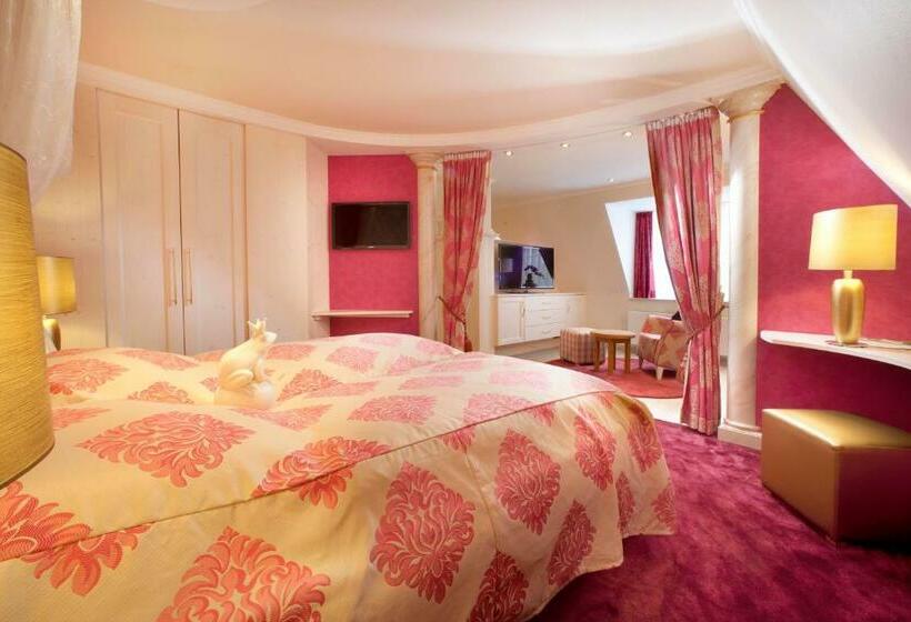 سوئیت با وان آب گرم, Schlosskrone