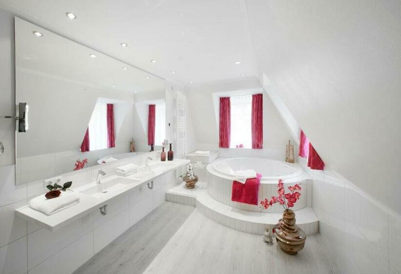 سوئیت با وان آب گرم, Schlosskrone