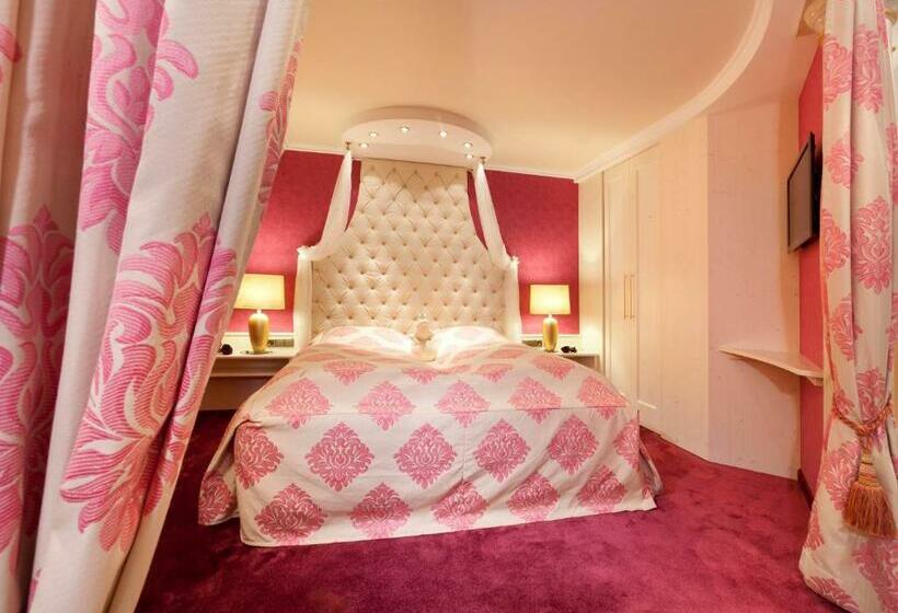 سوئیت با وان آب گرم, Schlosskrone