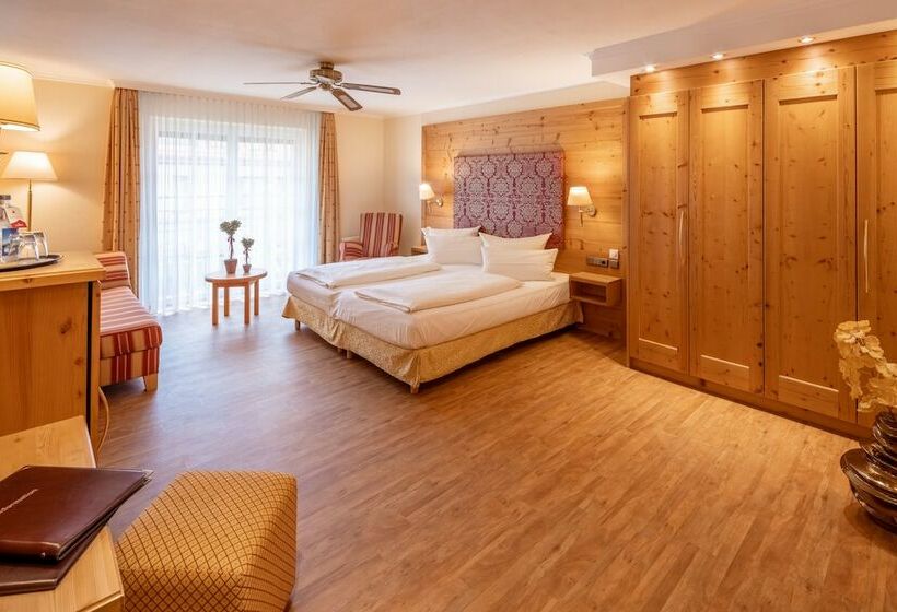 اتاق سوپریور سه تخته, Schlosskrone