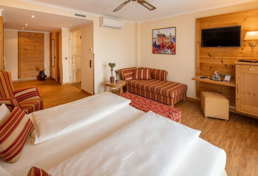 اتاق سوپریور سه تخته, Schlosskrone