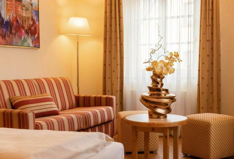 اتاق لوکس خانوادگی, Schlosskrone