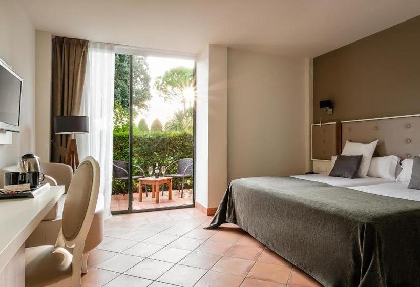 اتاق خانوادگی تودرتو, Torremirona Golf & Spa