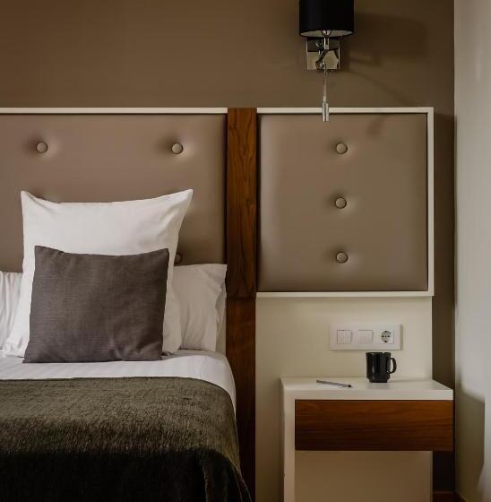 Superior Room with Terrace, Torremirona Golf & Spa