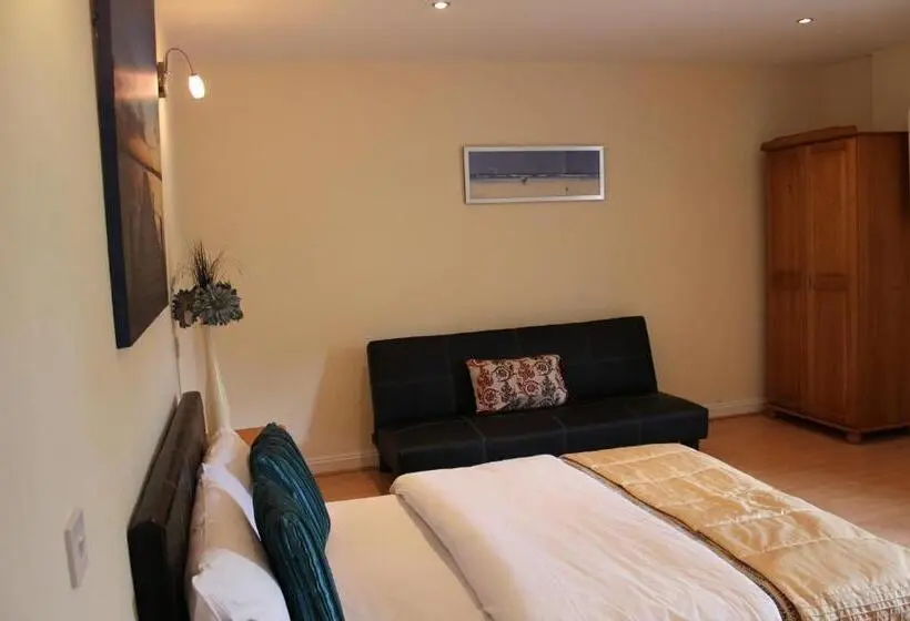 ファミリールーム, Remarc Guest House