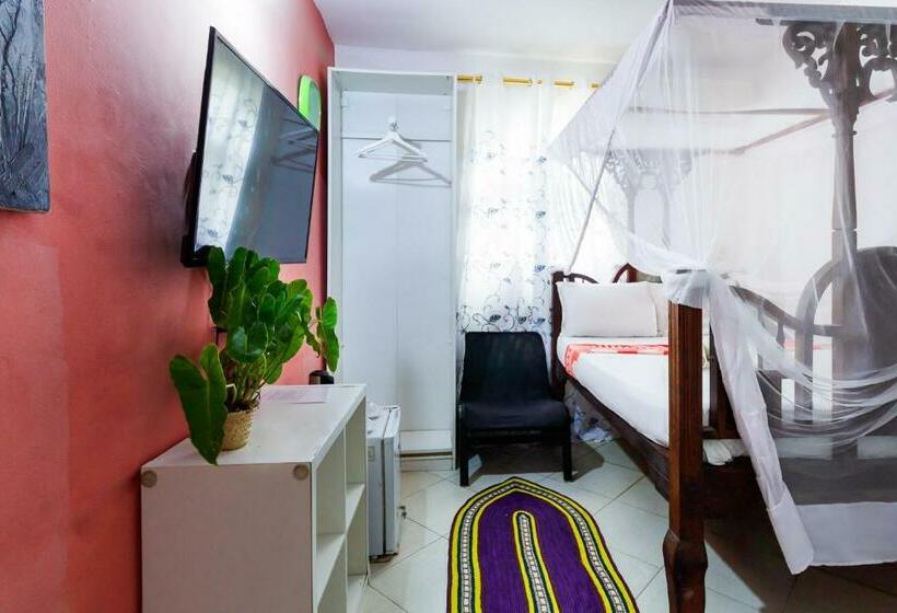 غرفة ديلوكس, Kelele Square