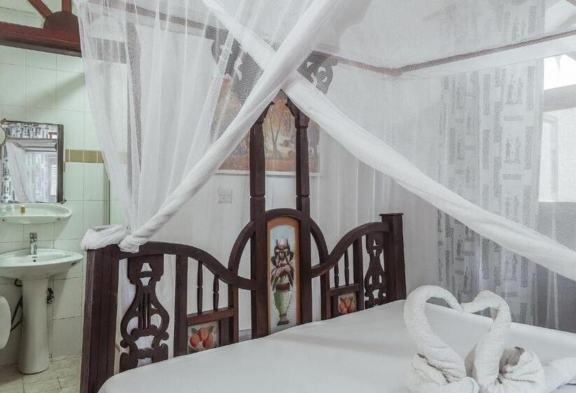 غرفة قياسية, Kelele Square