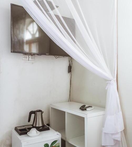 غرفة قياسية, Kelele Square