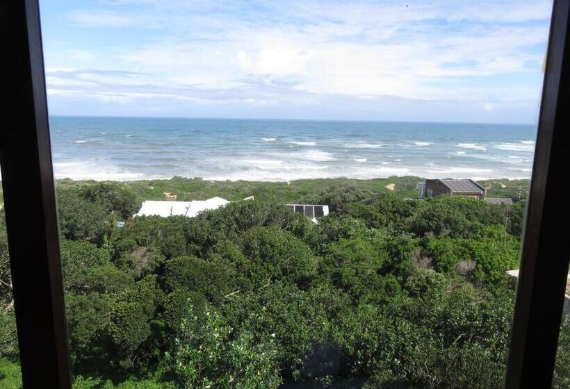 اتاق لوکس با چشم‌انداز دریا, The View