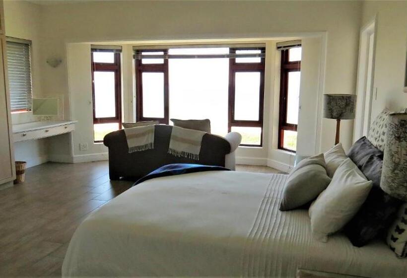 اتاق لوکس با چشم‌انداز دریا, The View