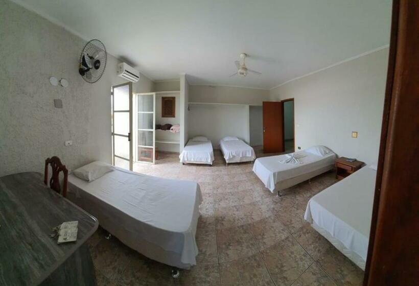 חדר משפחתי דלוקס, Delta