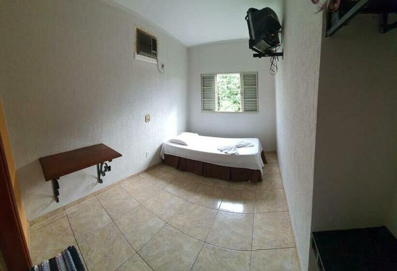 חדר דלוקס יחיד, Delta