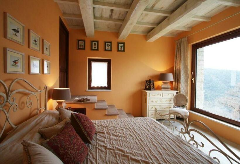 آپارتمان 1 خوابه با چشم‌انداز استخر, Eremo Delle Fate