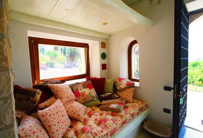 آپارتمان 1 خوابه با چشم‌انداز استخر, Eremo Delle Fate