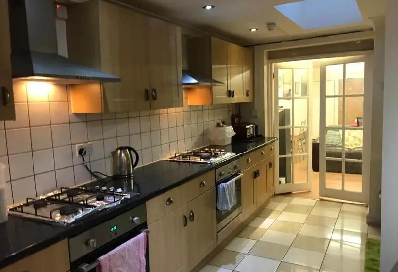 اتاق استاندارد یک نفره, Atlas Oxford House