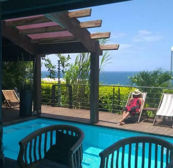 سوییت با چشم‌انداز استخر, Suite Indigo Jacuzzi Prive Piscine Vue Mer Acces Cuisine Laverie