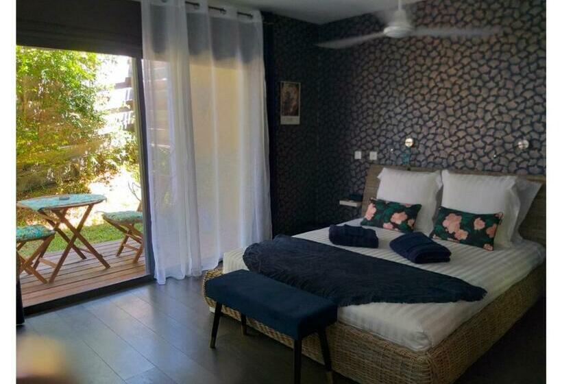 سوییت با چشمانداز استخر, Suite Indigo Jacuzzi Prive Piscine Vue Mer Acces Cuisine Laverie