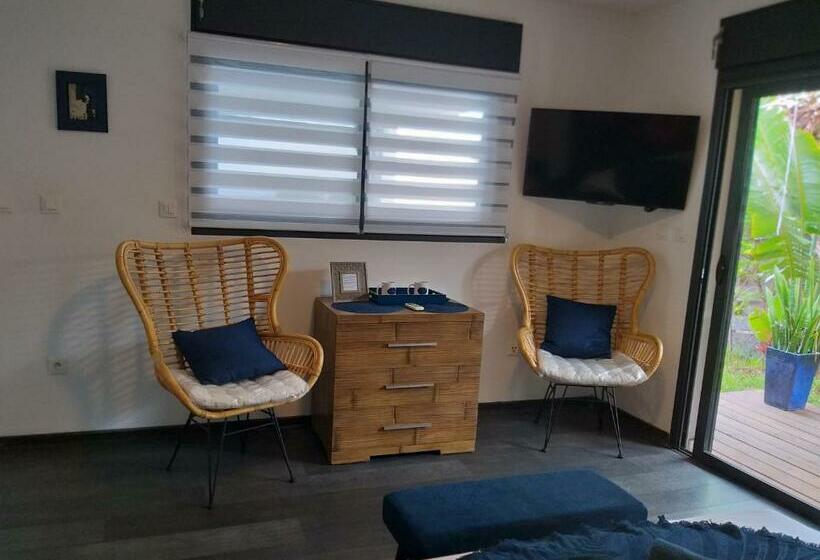 سوییت با چشمانداز استخر, Suite Indigo Jacuzzi Prive Piscine Vue Mer Acces Cuisine Laverie