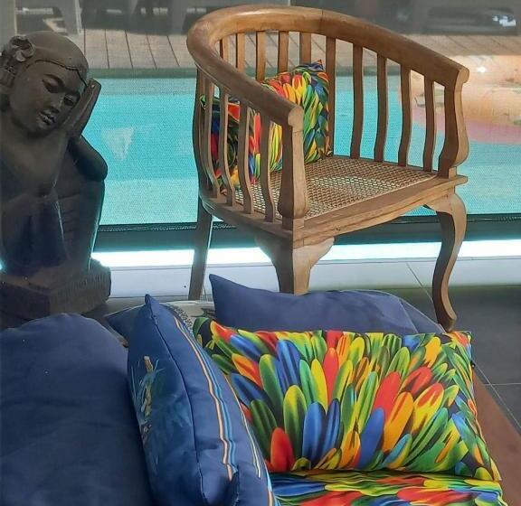 سوییت با چشمانداز استخر, Suite Indigo Jacuzzi Prive Piscine Vue Mer Acces Cuisine Laverie