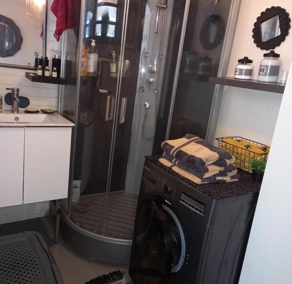 سوییت با چشمانداز استخر, Suite Indigo Jacuzzi Prive Piscine Vue Mer Acces Cuisine Laverie