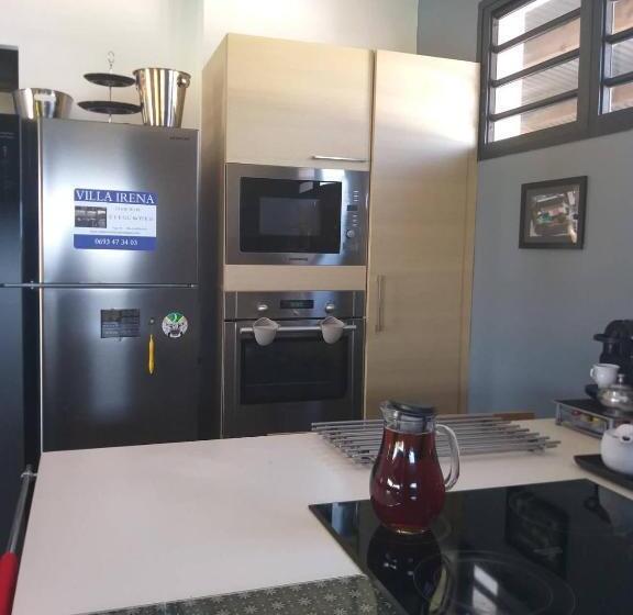 سوییت با چشمانداز استخر, Suite Indigo Jacuzzi Prive Piscine Vue Mer Acces Cuisine Laverie