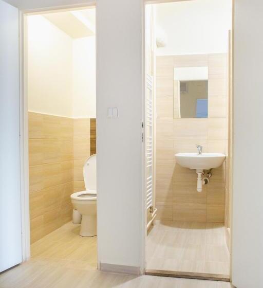 اتاق اکونومی, Danubius Szálló