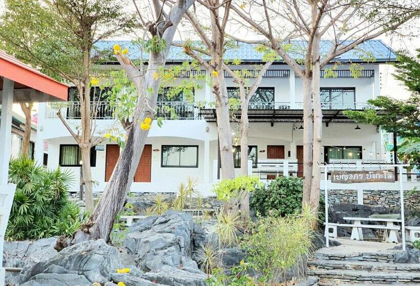 디럭스 룸, Benjaporn Bungalow