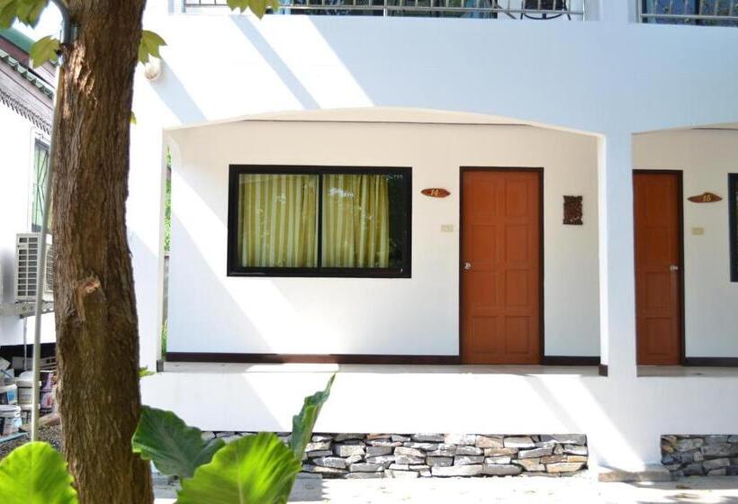 디럭스 룸, Benjaporn Bungalow