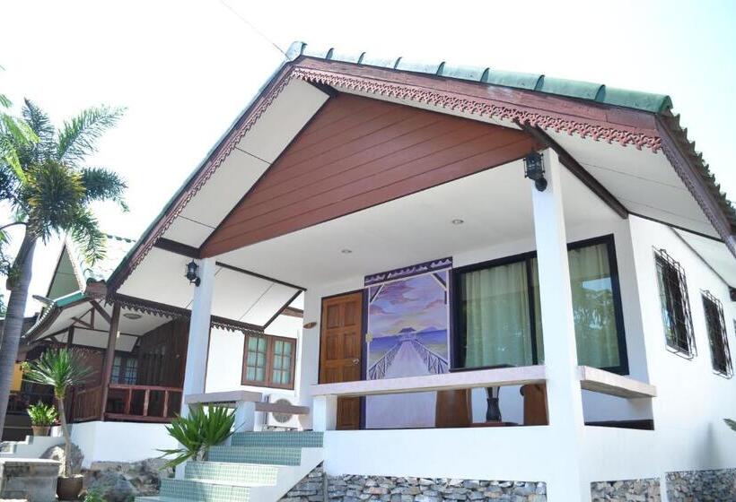 חדר סטנדרט לארבעה, Benjaporn Bungalow