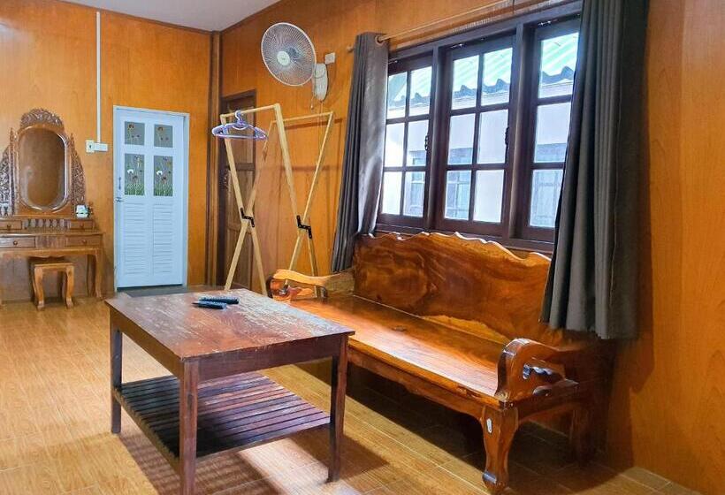 بنگله خانوادگی, Benjaporn Bungalow