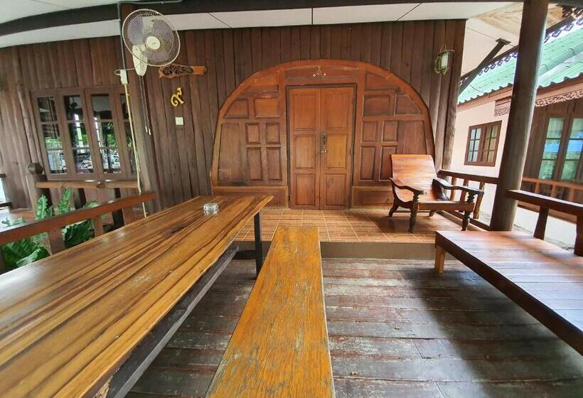 בונגלו משפחתי, Benjaporn Bungalow