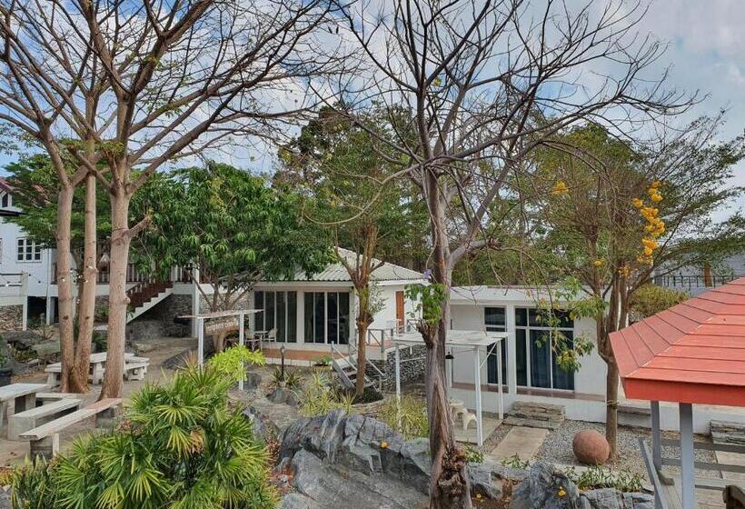 חדר סטנדרט לארבעה, Benjaporn Bungalow